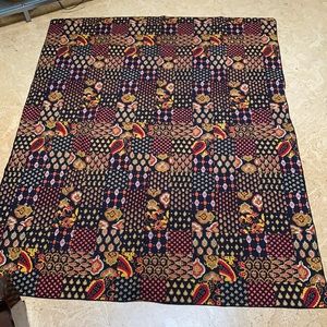 Cotton tablecloth with 4 napkins.